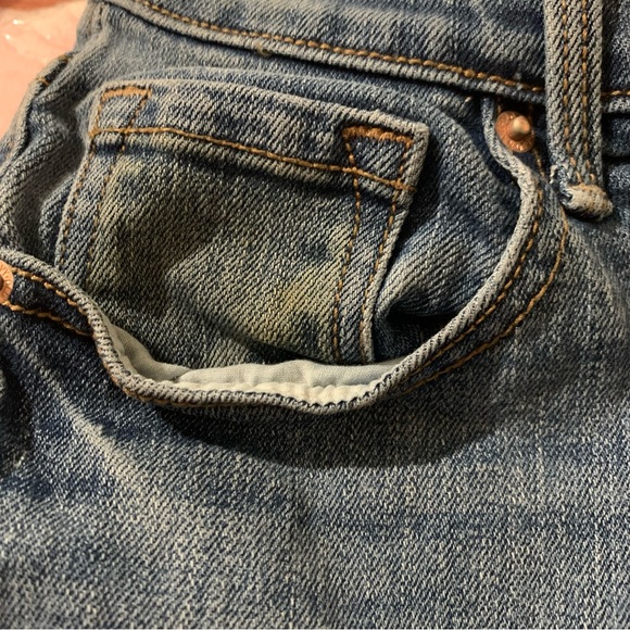 Old Navy Curvy Profile Mid Rise Stretchy Jeans - Picture 7 of 11